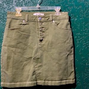 Women green skirt